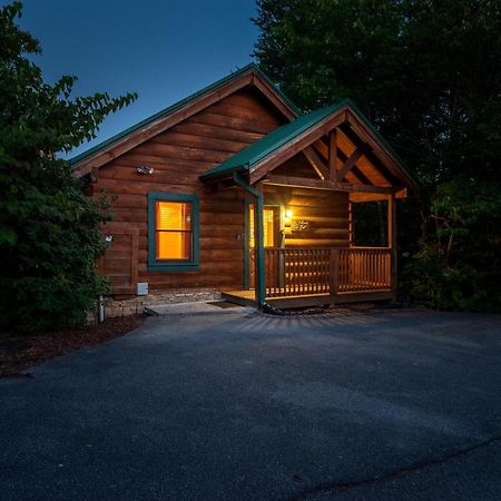 Cozy Log Cabin!! In Heart Of Pf & Close To The Smokies Pigeon Forge Εξωτερικό φωτογραφία
