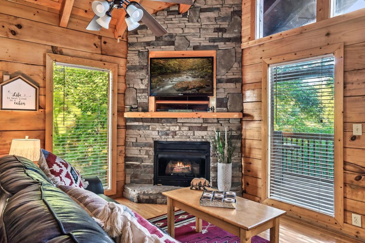 Cozy Log Cabin!! In Heart Of Pf & Close To The Smokies Pigeon Forge Εξωτερικό φωτογραφία
